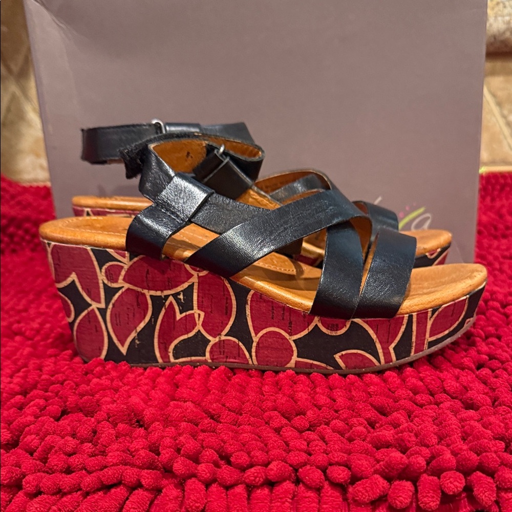 Naya Black and Red Nalani Platform Sandals - Picture 5 of 7